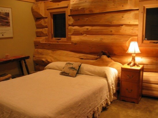 Mountain log cabin bedroom