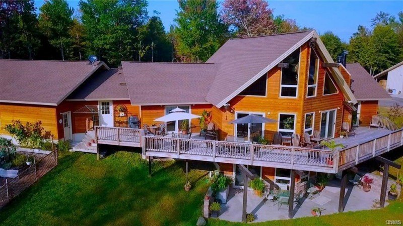 Breathtaking Log Home on nearly 40 Acres in West Monroe $ 549,900