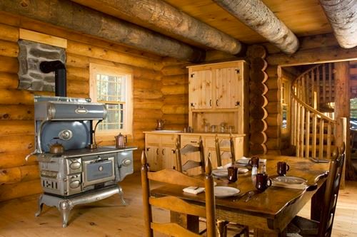 Log cabin dining room