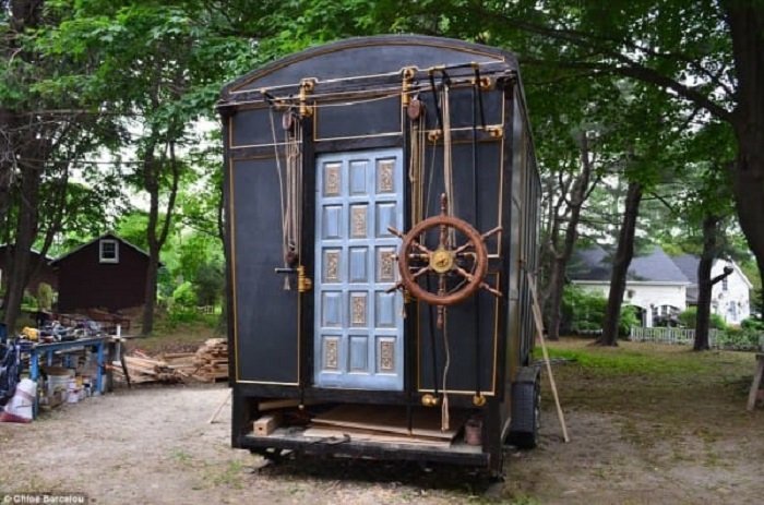 Resourceful Couple Built a “Cinematic” Tiny House for Just ,000!