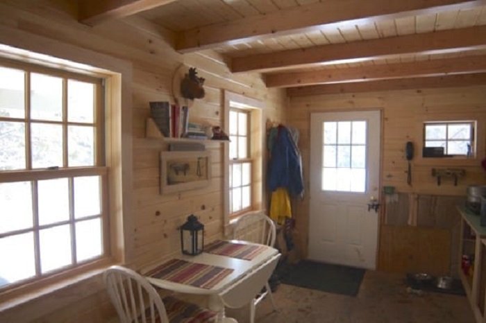 This Tiny Loft Cabin Has a Wonderfully Traditional Look About It!