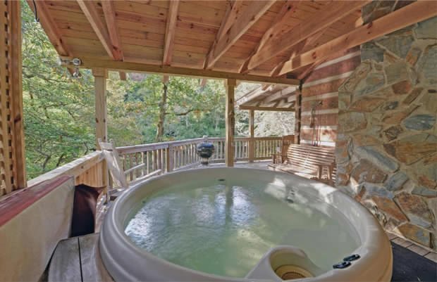 Dream log cabin hot tub