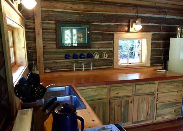 Montana log cabin kitchen