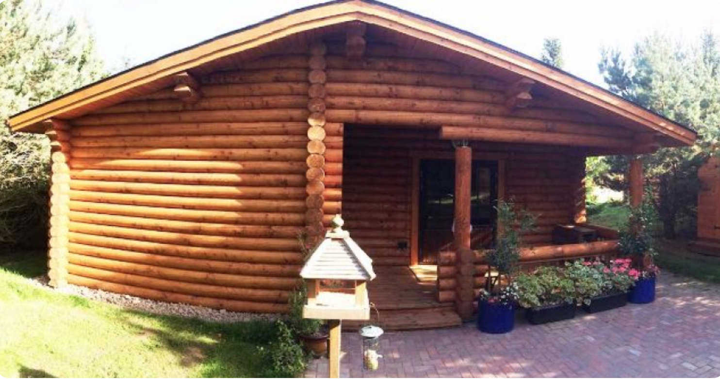 Log Homes: This Three-Bedroom Cabin Still Feels Spacious – Look Inside, See For Yourself
