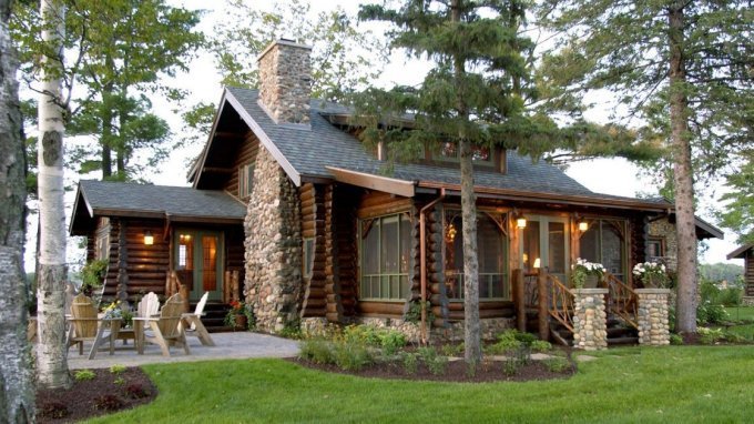 Rustic Lakefront Log Home Retreat