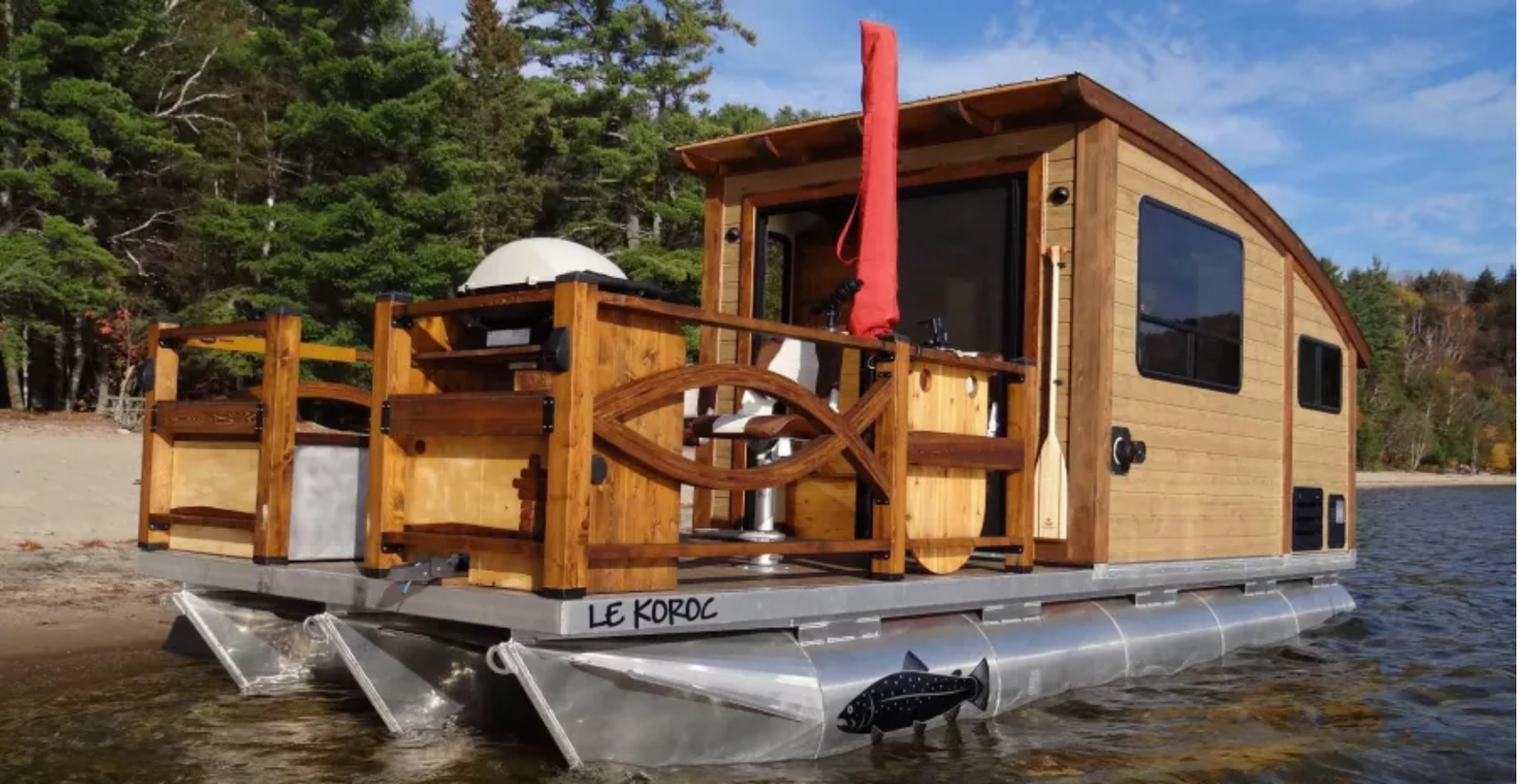 Floating Tiny Houseboats Allow You To Have A Vacation On The Water