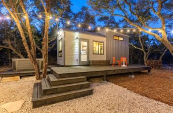 A Sweet Country Escape: Enjoy Comfort and Relaxation in a Charming Texas Tiny House